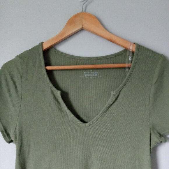 Eye Candy V-Neck Green Crop Top - Picture 2 of 4